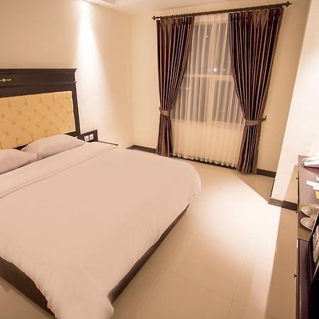 Same Hotel Malang Exteriör bild