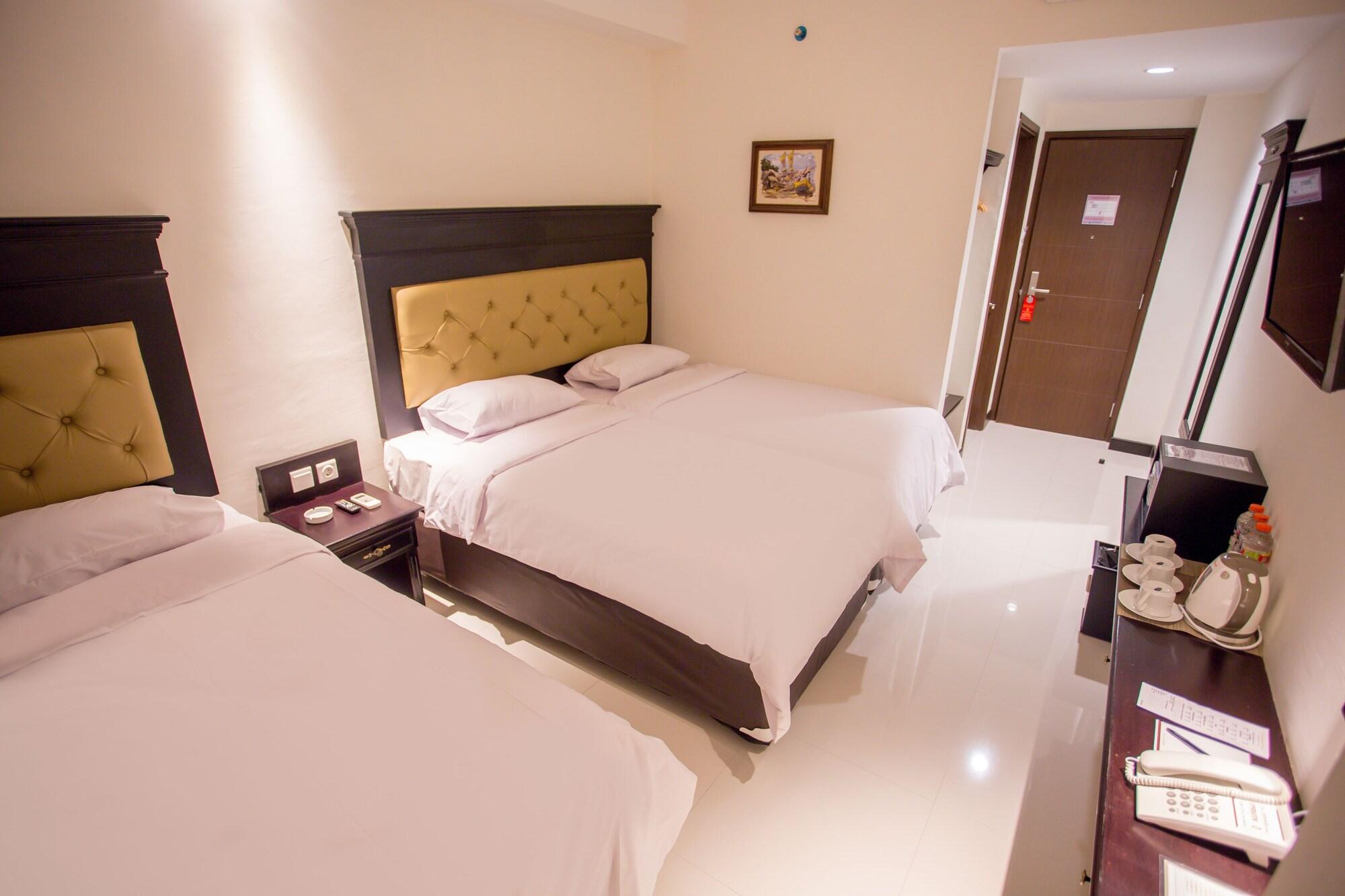 Same Hotel Malang Exteriör bild