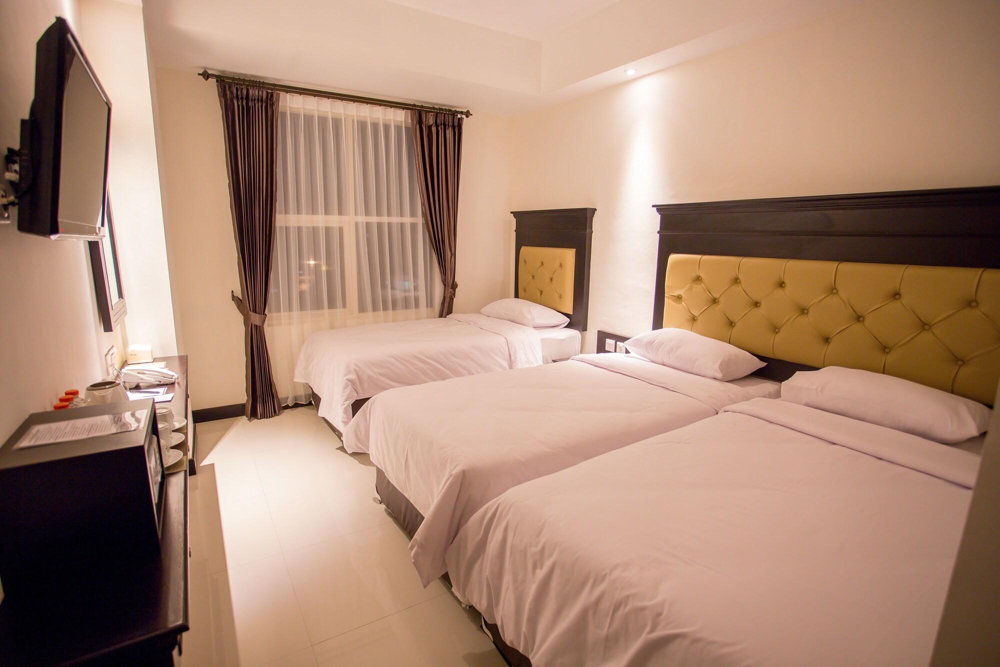Same Hotel Malang Exteriör bild
